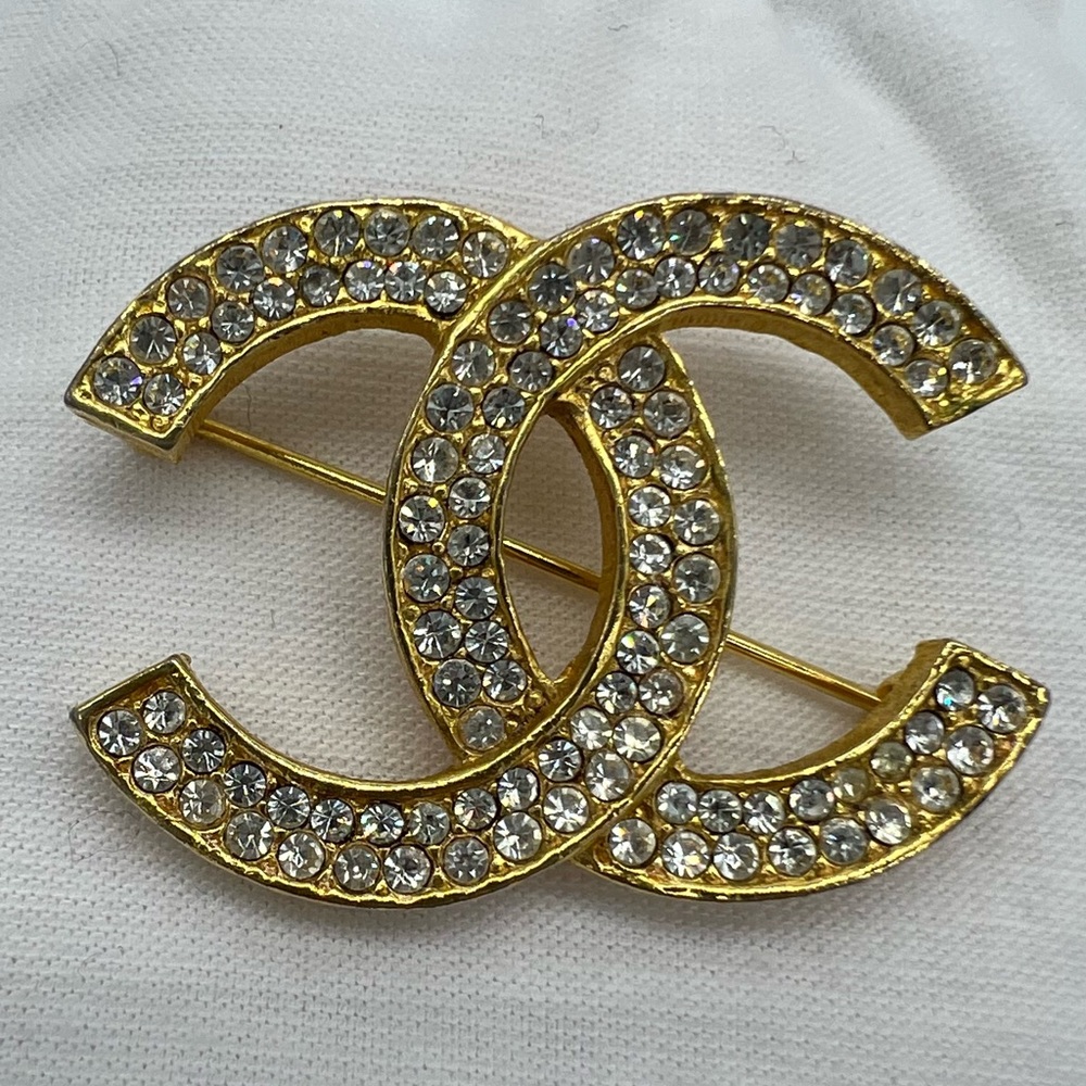 Authentic Chanel vintage gold CC Brooch - Picture 7 of 17